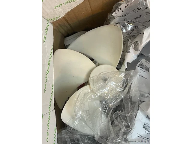 Diverse pvc artikelen in doos - afbeelding 5 van  5