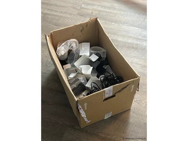 Diverse pvc artikelen in doos - afbeelding 1 van  4