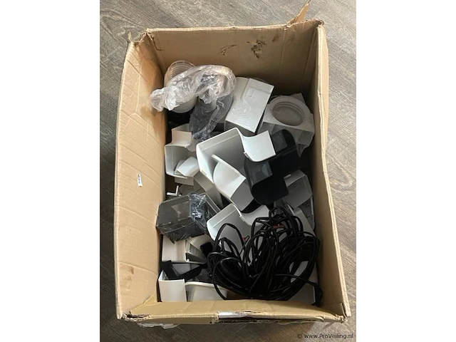 Diverse pvc artikelen in doos - afbeelding 3 van  4