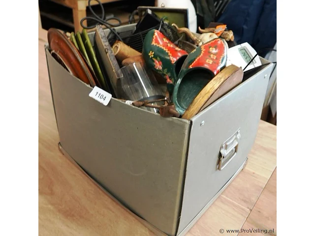 Diverse rest in doos - afbeelding 1 van  5