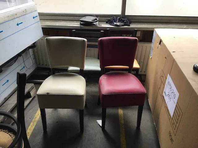 Diverse restaurantstoelen (14x) - afbeelding 1 van  6