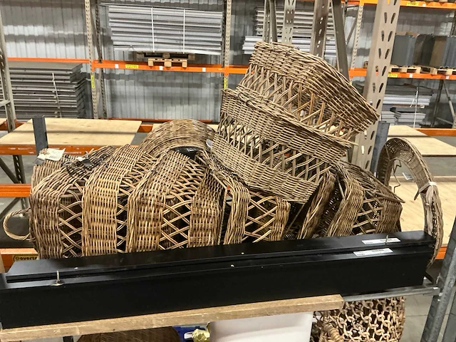 Diverse rivièra maison woonaccessoires in 2 deense karren - afbeelding 2 van  7