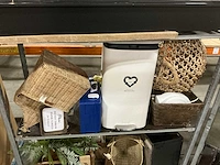 Diverse rivièra maison woonaccessoires in 2 deense karren - afbeelding 3 van  7