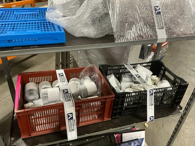 Diverse rivièra maison woonaccessoires in 2 deense karren - afbeelding 6 van  7