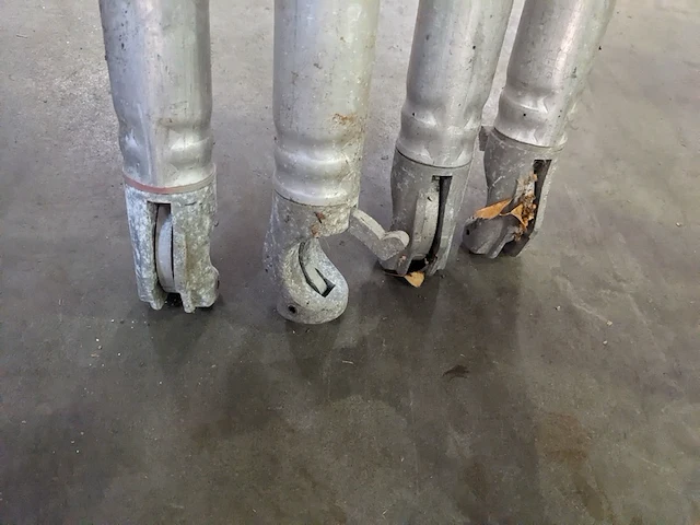 Diverse rolsteiger onderdelen , scaffold - afbeelding 4 van  16