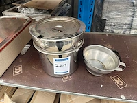 Diverse rvs bakken - afbeelding 1 van  6
