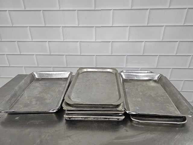 Diverse rvs gastronormbak, schalen en plateaus (12x) - afbeelding 1 van  3