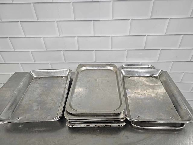 Diverse rvs gastronormbak, schalen en plateaus (12x) - afbeelding 2 van  3