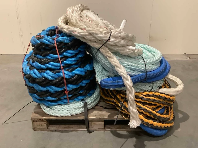 Diverse scheepstouw maritieme toebehoren - afbeelding 2 van  6