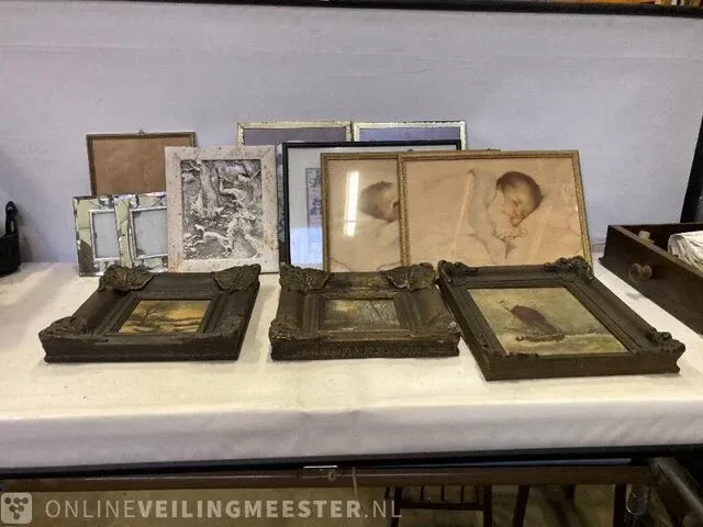 Diverse schilderijen en foto lijsten - afbeelding 1 van  11