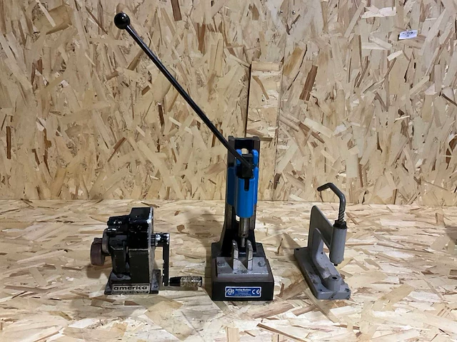 Diverse schoenreparatie machines - afbeelding 1 van  5