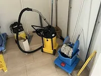 Diverse schoonmaak attributen - afbeelding 2 van  4