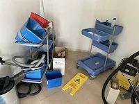 Diverse schoonmaak attributen - afbeelding 3 van  4