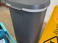 Diverse schoonmaakgerief - afbeelding 8 van  9