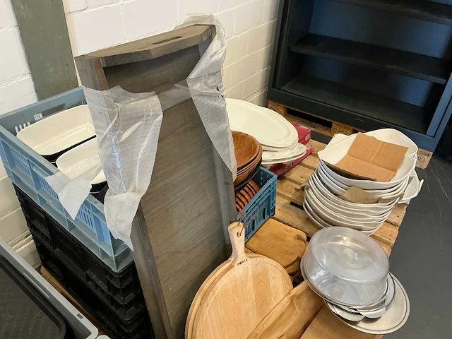 Diverse servies aardewerk en hout - afbeelding 4 van  14