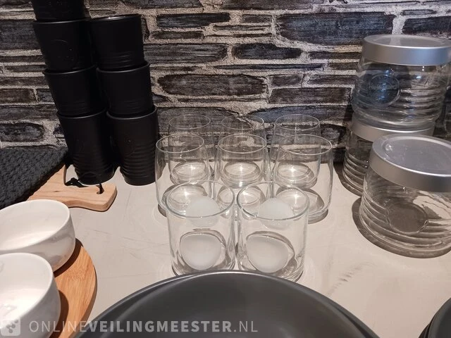 Diverse servies en decoratie - afbeelding 4 van  17