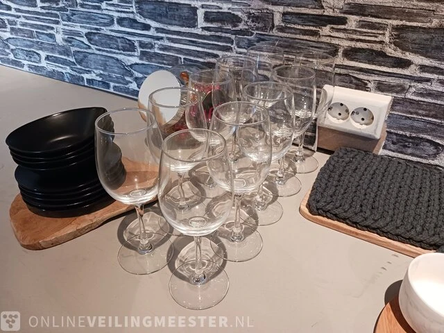 Diverse servies en decoratie - afbeelding 7 van  17