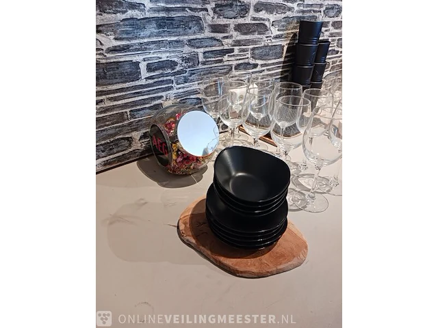 Diverse servies en decoratie - afbeelding 8 van  17