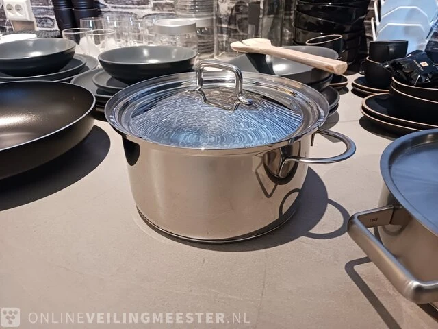 Diverse servies en decoratie - afbeelding 13 van  17