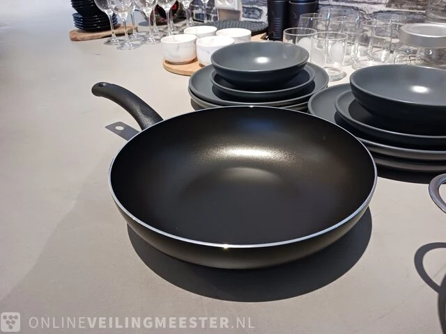 Diverse servies en decoratie - afbeelding 14 van  17
