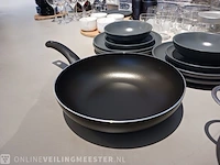 Diverse servies en decoratie - afbeelding 14 van  17