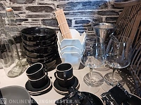 Diverse servies en decoratie - afbeelding 16 van  17