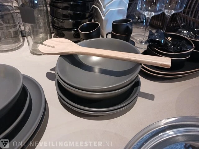 Diverse servies en decoratie - afbeelding 17 van  17