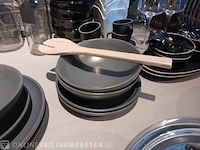 Diverse servies en decoratie - afbeelding 17 van  17