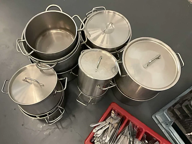 Diverse servies, pannen en bestek - afbeelding 6 van  14