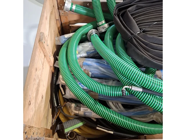 Diverse slangen en kabel - afbeelding 2 van  11
