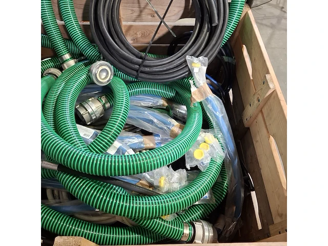 Diverse slangen en kabel - afbeelding 3 van  11