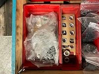 Diverse slijpschijven, kettingen en ton - afbeelding 5 van  17