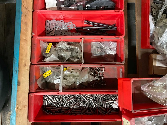 Diverse slijpschijven, kettingen en ton - afbeelding 4 van  17