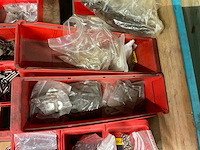 Diverse slijpschijven, kettingen en ton - afbeelding 6 van  17