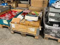 Diverse slijpschijven, kettingen en ton - afbeelding 1 van  17