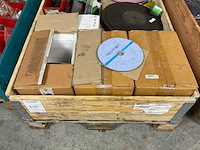 Diverse slijpschijven, kettingen en ton - afbeelding 13 van  17