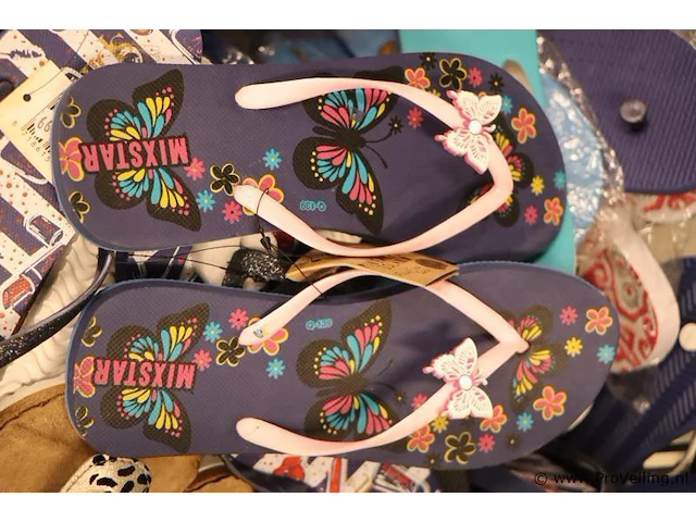 Diverse slippers - afbeelding 3 van  5