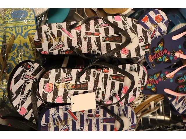 Diverse slippers - afbeelding 4 van  5