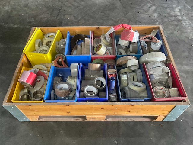 Diverse soorten en maten tape - afbeelding 1 van  9
