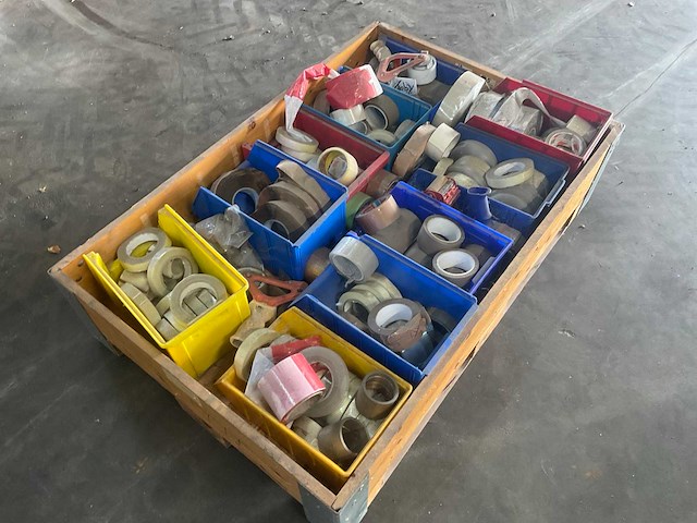 Diverse soorten en maten tape - afbeelding 2 van  9