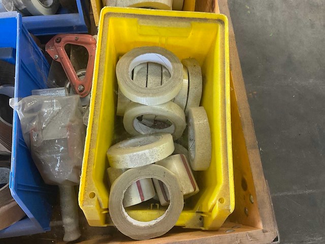 Diverse soorten en maten tape - afbeelding 3 van  9