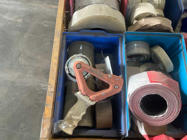 Diverse soorten en maten tape - afbeelding 6 van  9