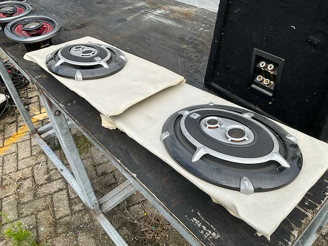 Diverse speakers - afbeelding 8 van  11