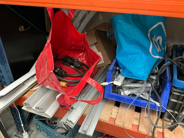 Diverse standbouw toebehoren - afbeelding 5 van  10