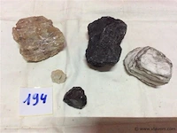 Diverse stenen mineral - afbeelding 1 van  3
