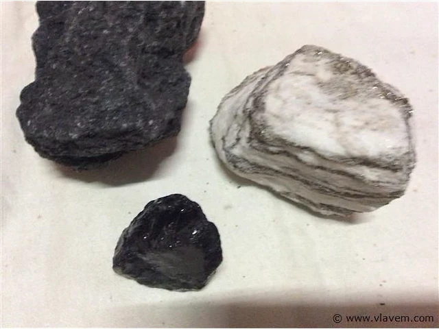 Diverse stenen mineral - afbeelding 2 van  3