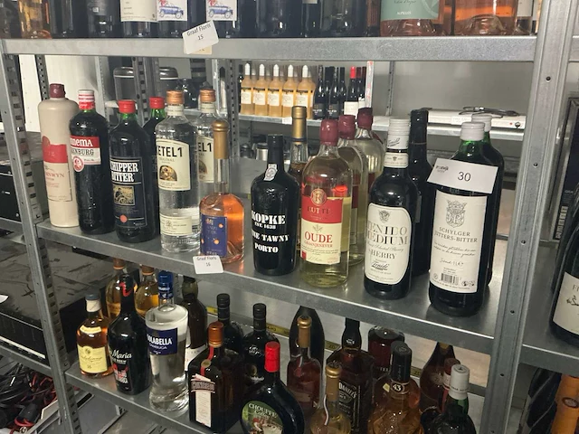 Diverse sterke drank (44x) - afbeelding 1 van  14