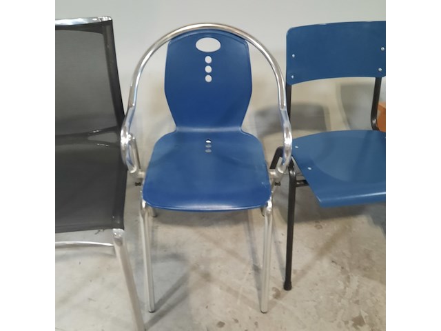 Diverse stoelen - afbeelding 5 van  8