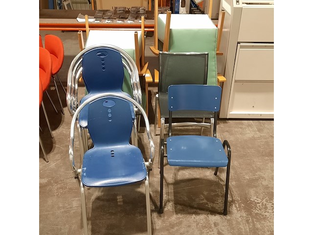 Diverse stoelen - afbeelding 7 van  8