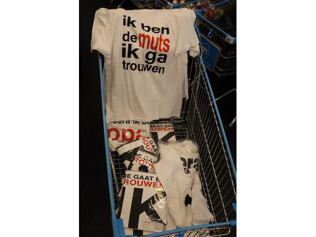 Diverse t-shirts met opdruk - afbeelding 1 van  4
